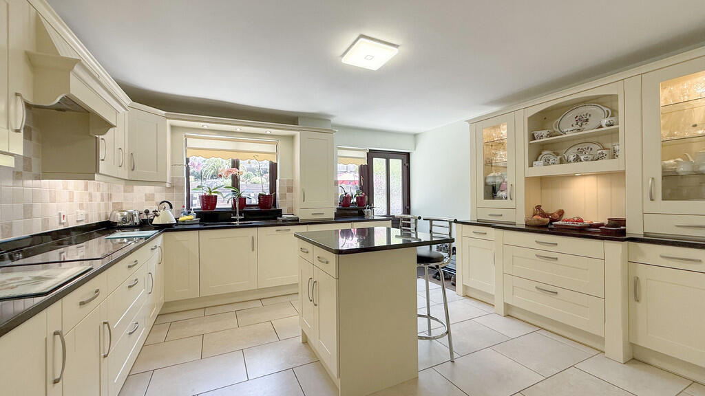 Kitchen/breakfast...