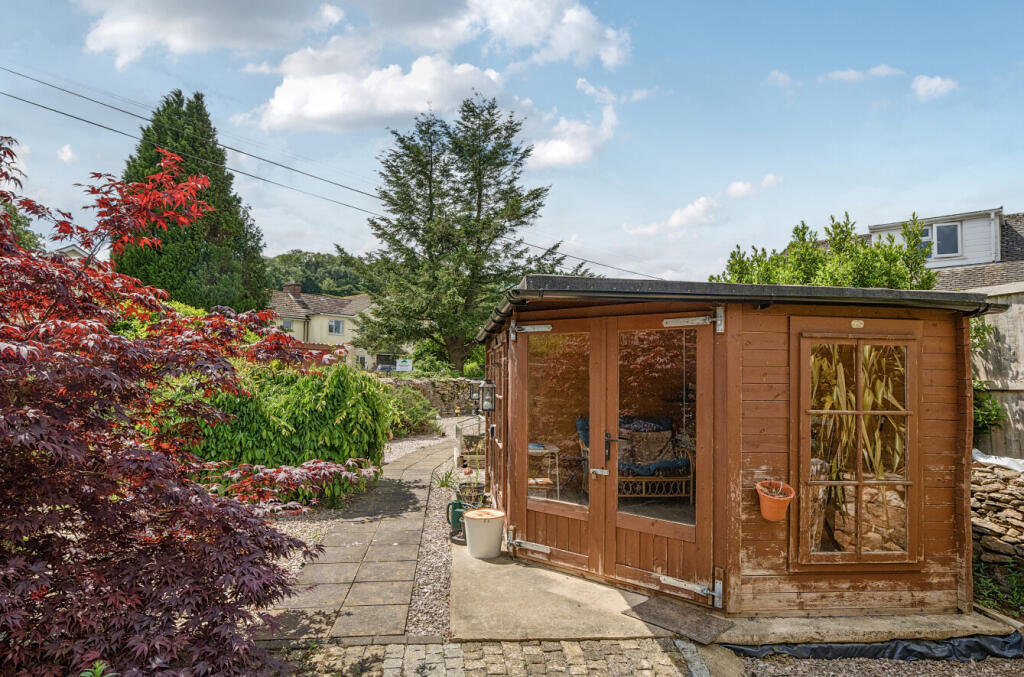 1304090-11-683dad...