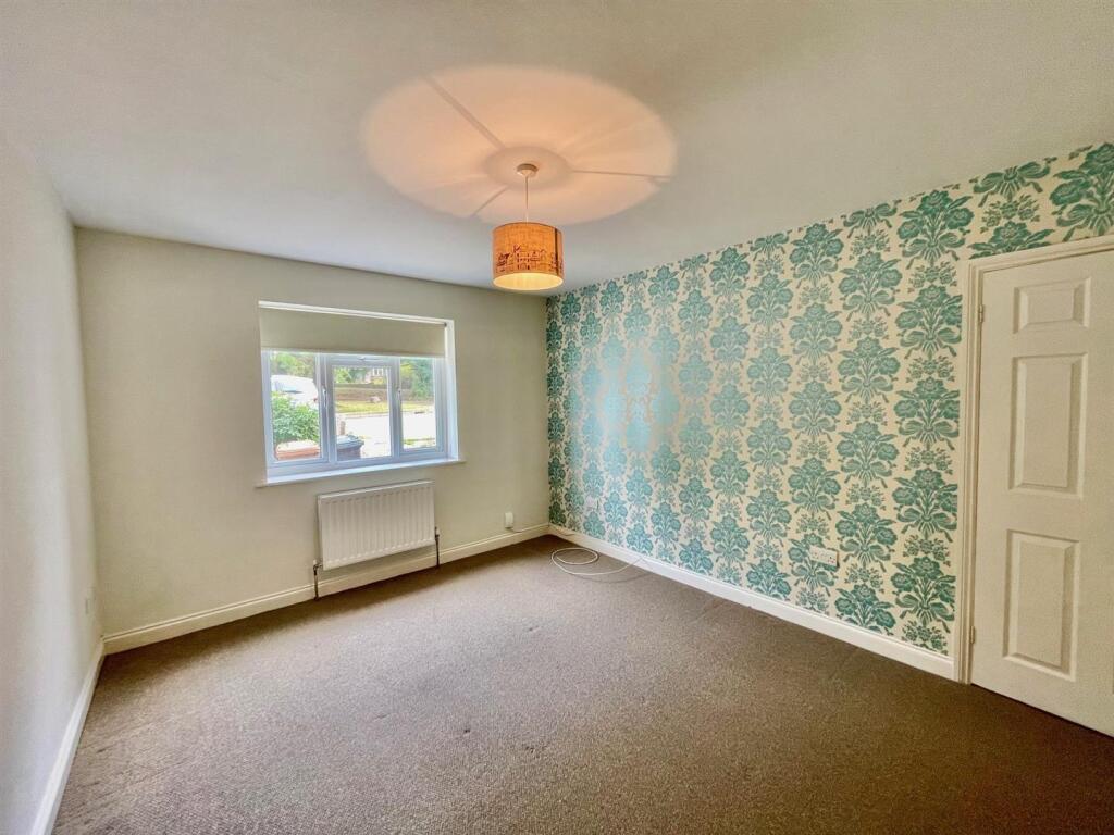 77 Church Rd Bed 1.jpg