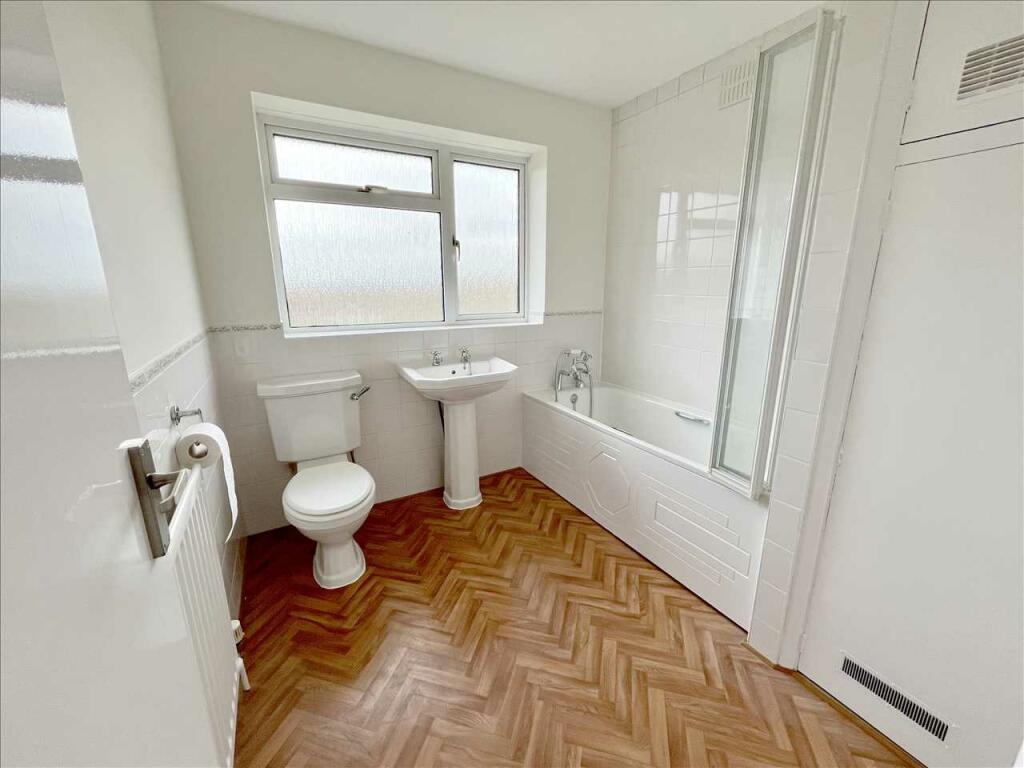 BATHROOM/WC