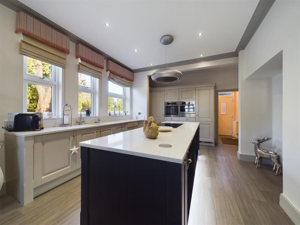 KITCHEN/ DINER