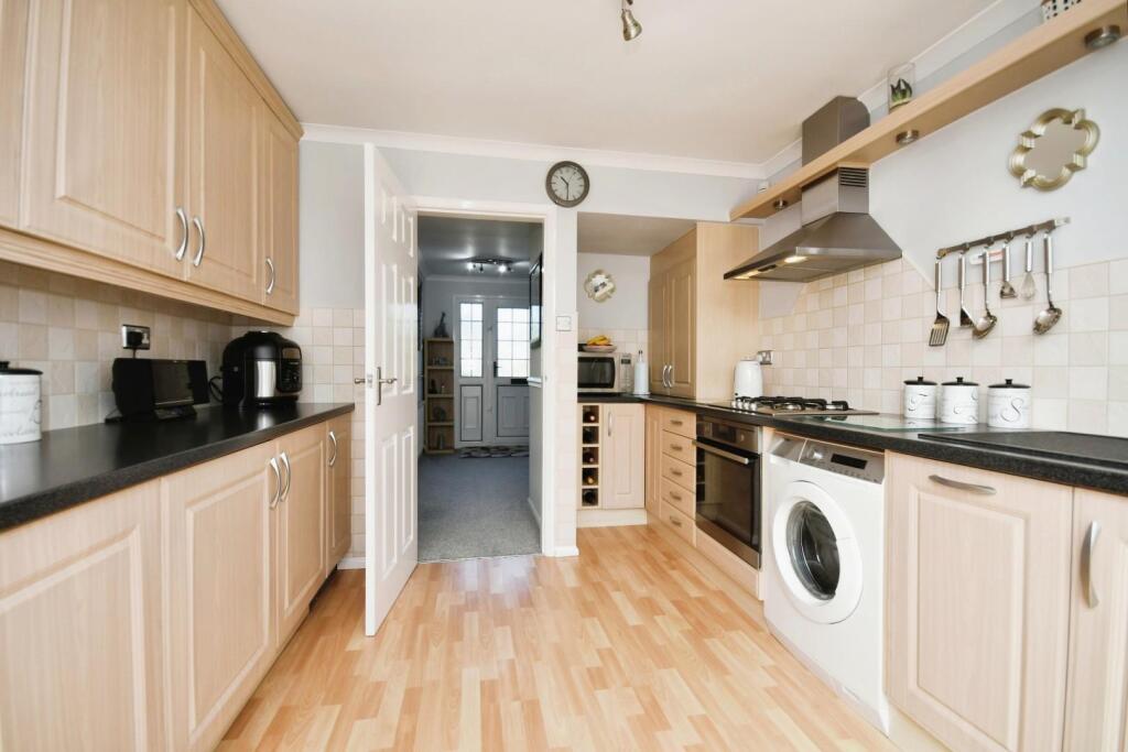 KITCHEN 03.jpg