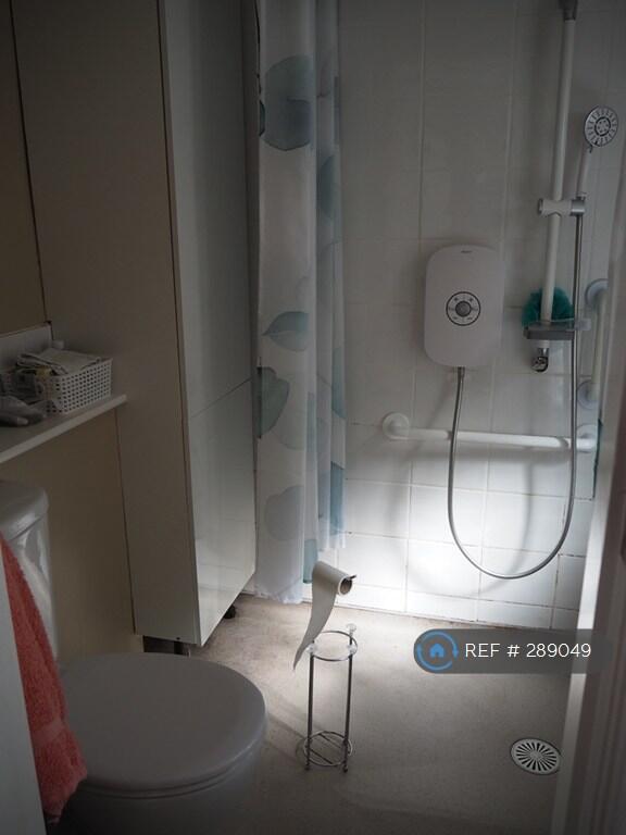 Bathroom/Wet Room Pic 2