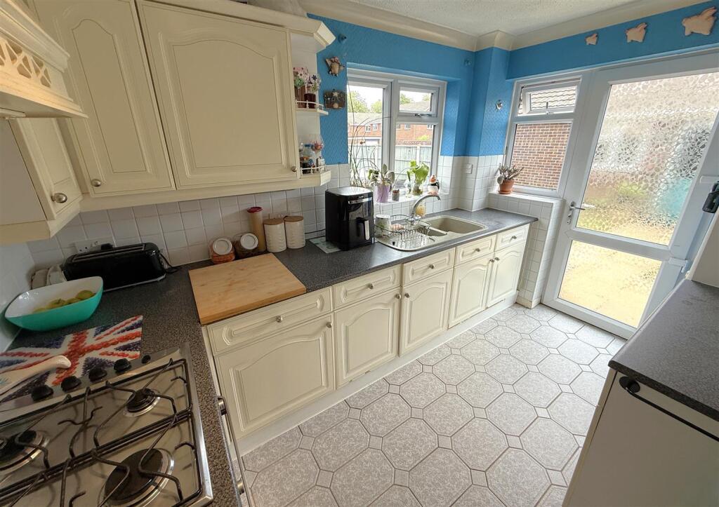 Kitchen A.JPG