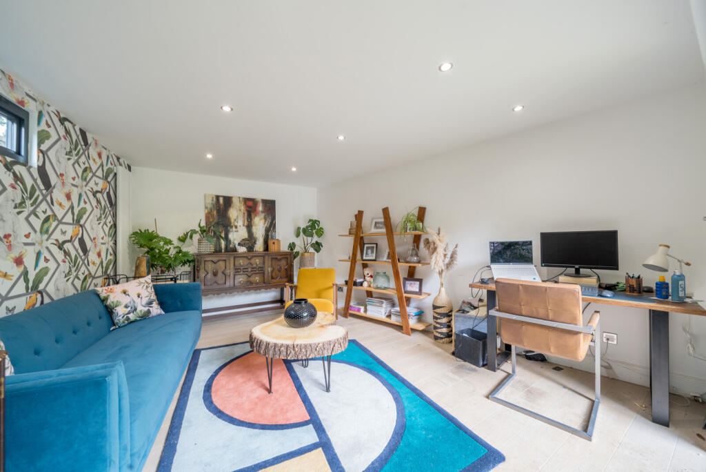 1315629-6-685d3ad...