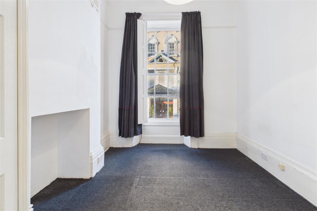 Bedroom 1.jpg