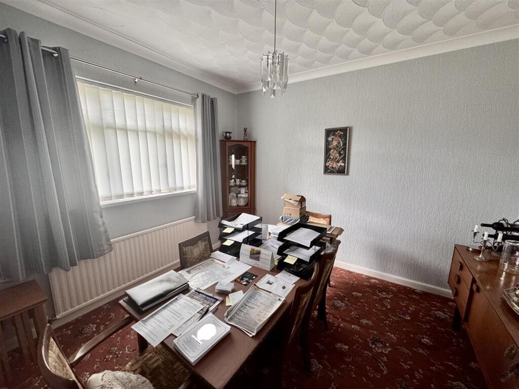 Dining Room/Bedroom 3