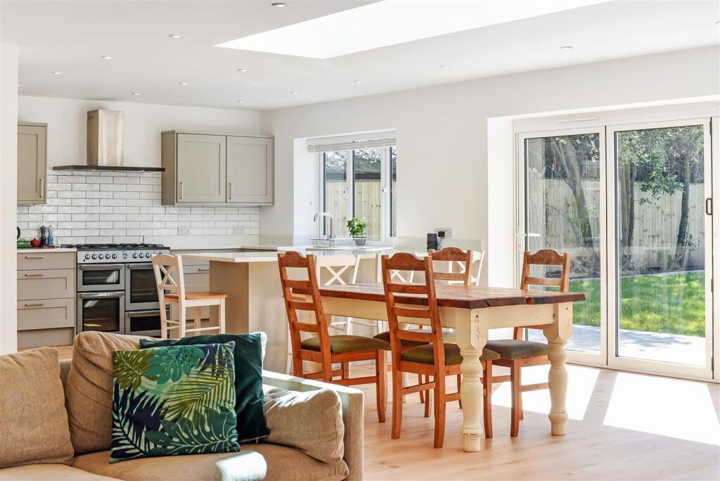 Kitchen/Dining Area