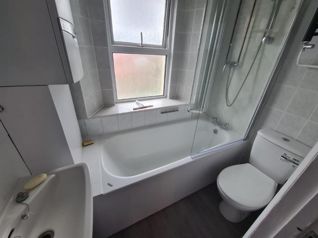 Bathroom.jpg