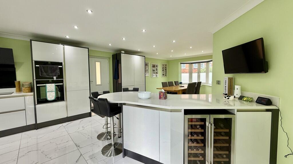 Kitchen/dining ro...