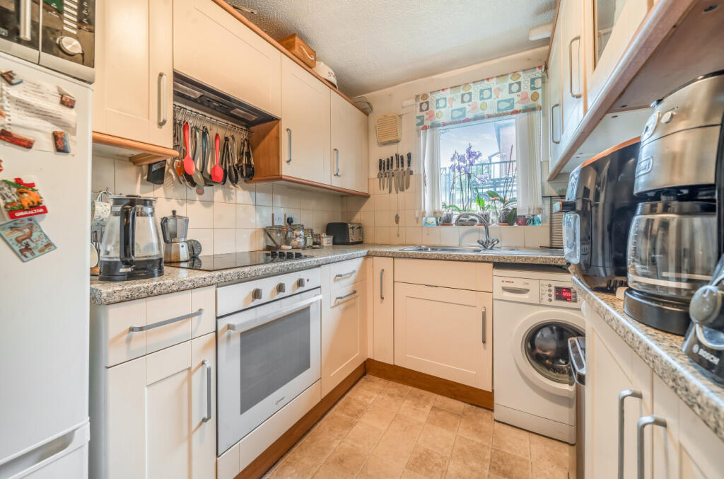 1358952-5-68df953...