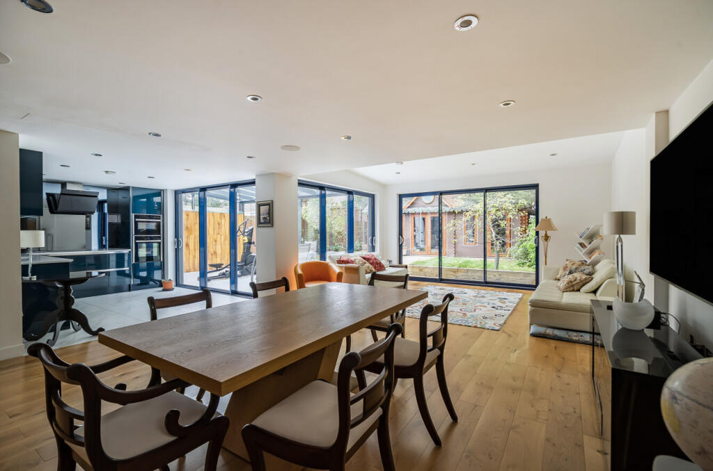 1369584-7-68f244c...