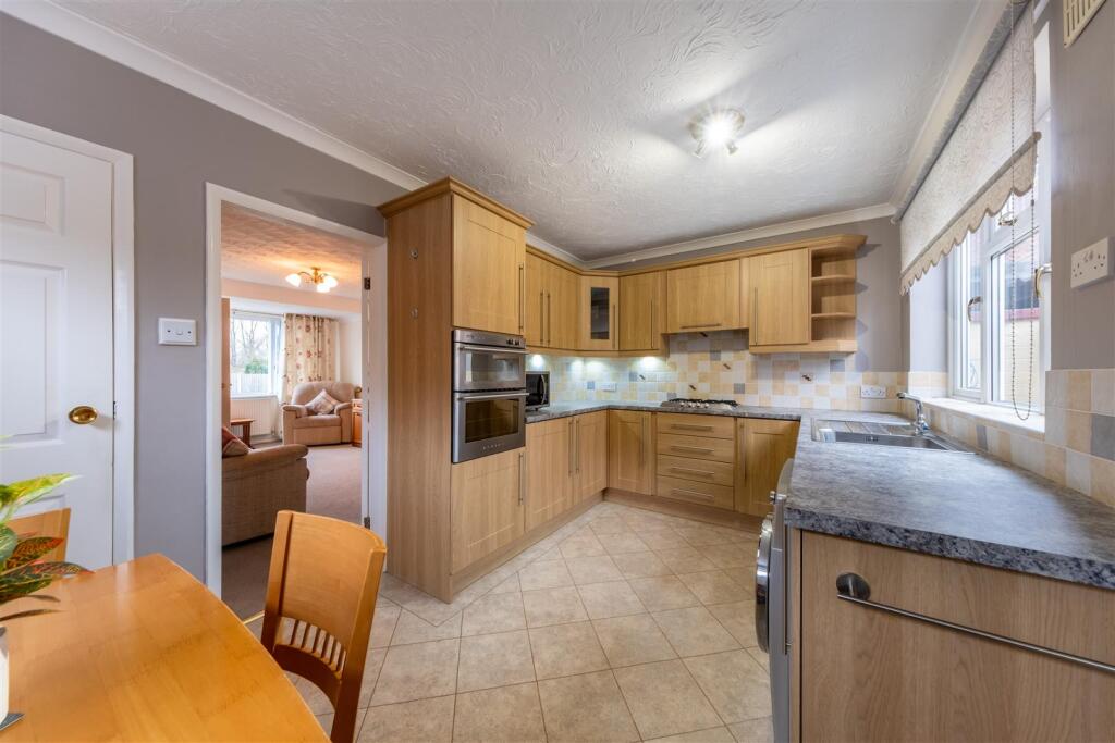 61 Blackcroft Avenue-004.jpg