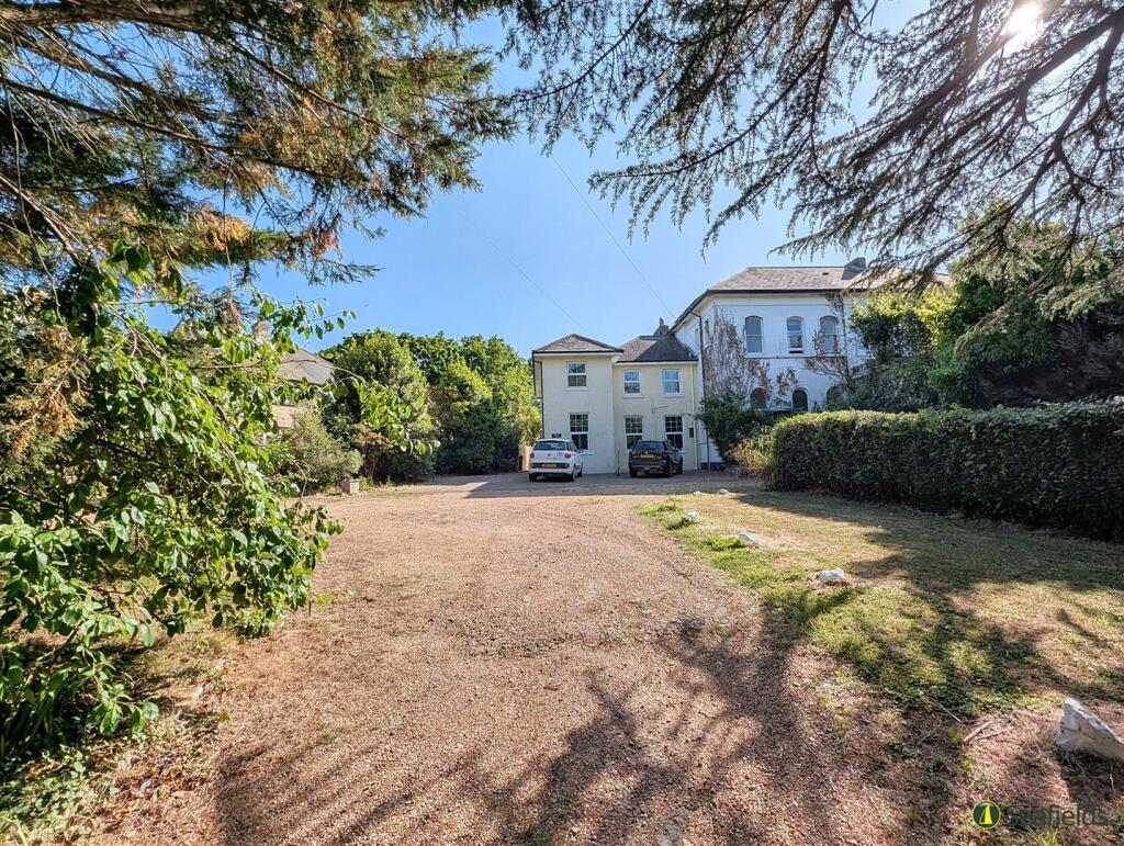 Front Aspect and Drive