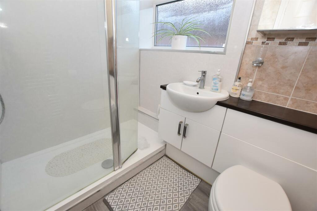 Shower Room.JPG