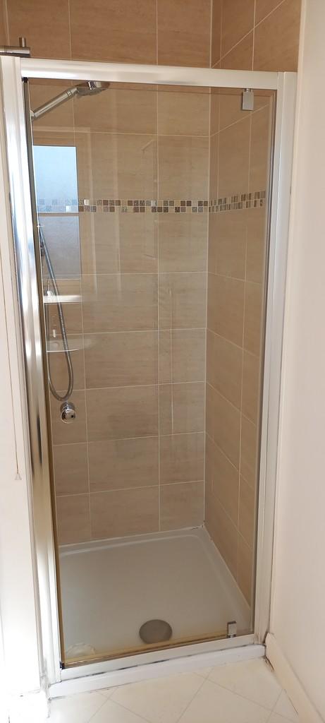 2nd floor bathroo...
