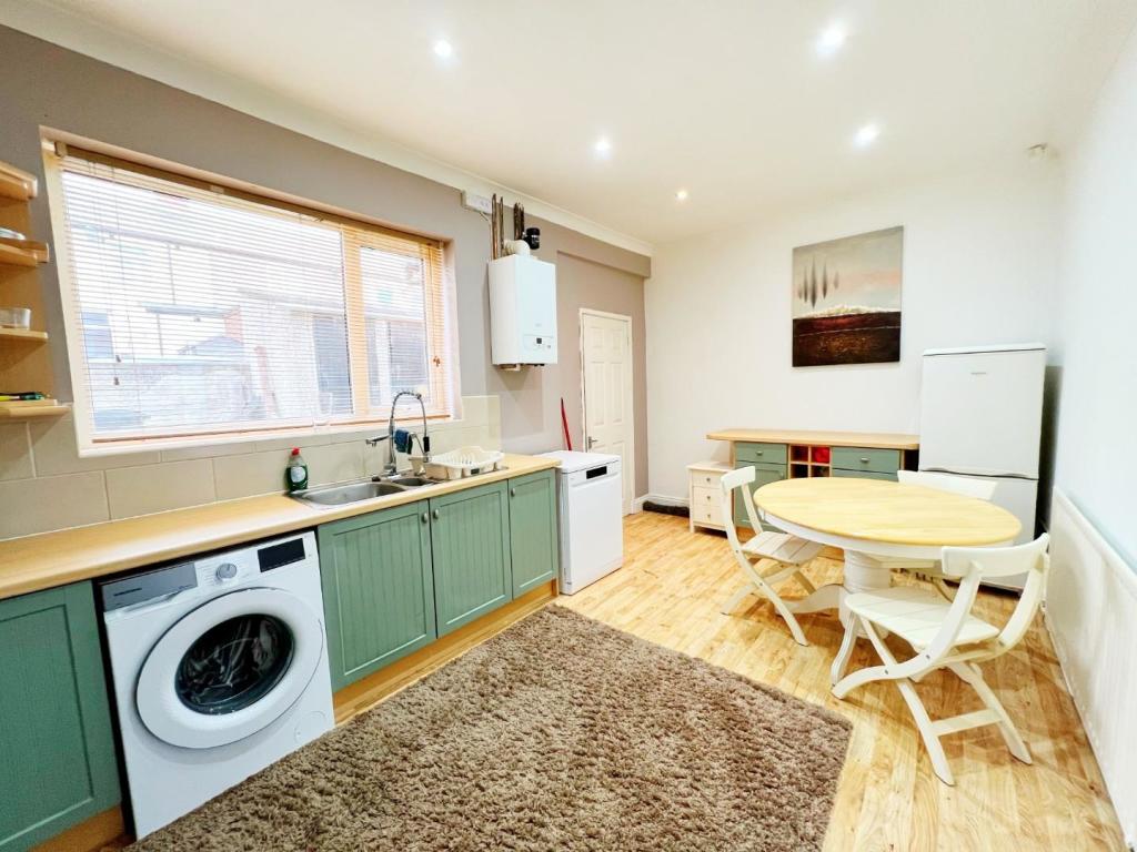 Kitchen pic 1.jpg