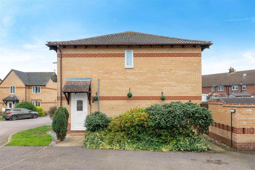 11 Heron Close, Woodford Halse-3.jpg