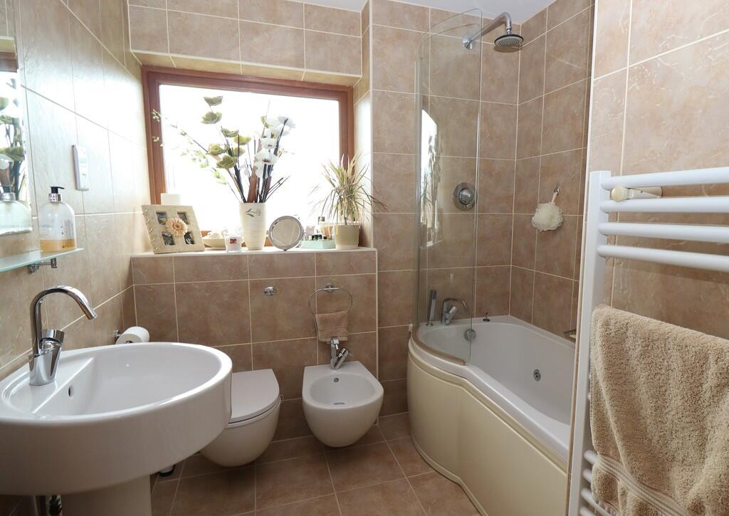 Family Bathroom 2...