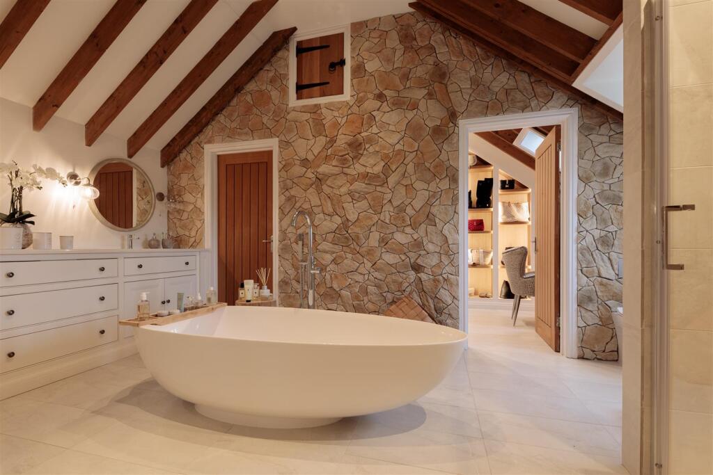 Principal En-Suite.jpg