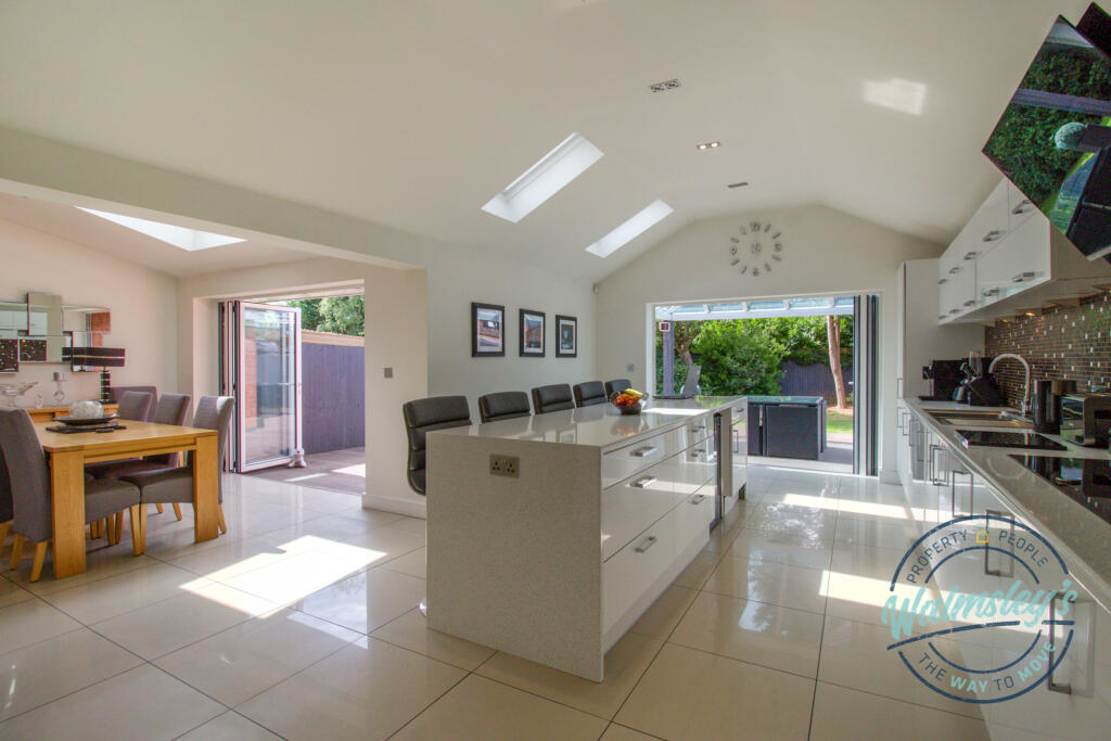 South facing kitchen dining &amp; family room