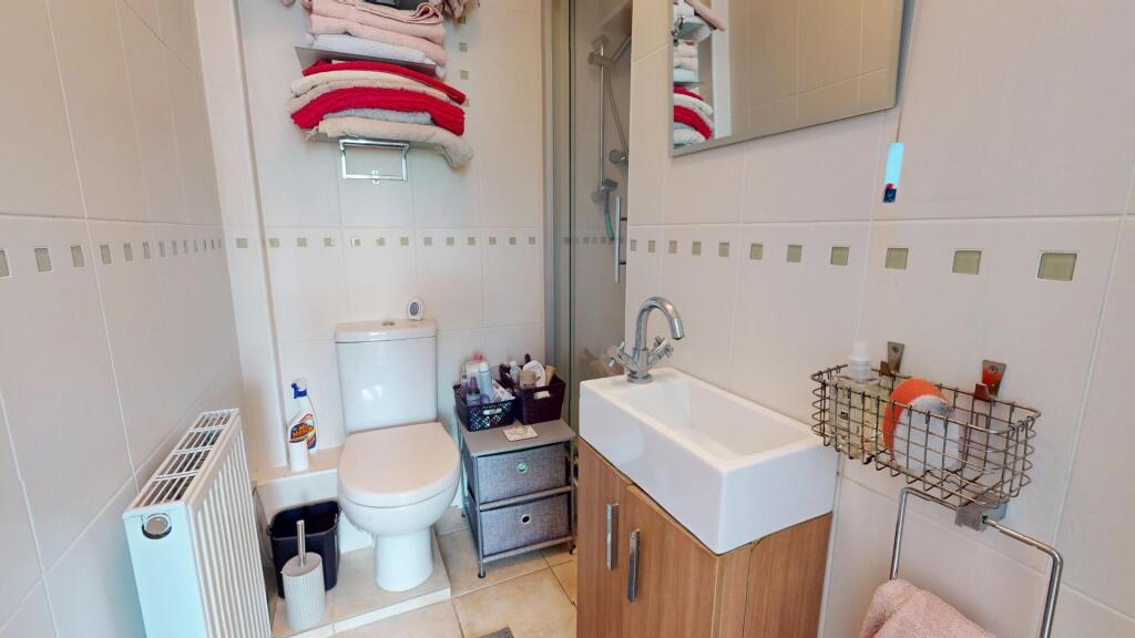 EN SUITE SHOWER ROOM