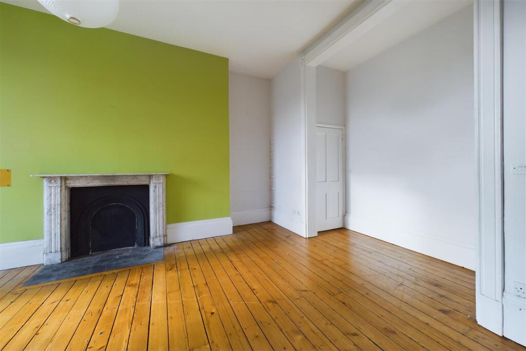 Flat 3, 6, Nelson Place West, Walcot, Bath, BA1 2T