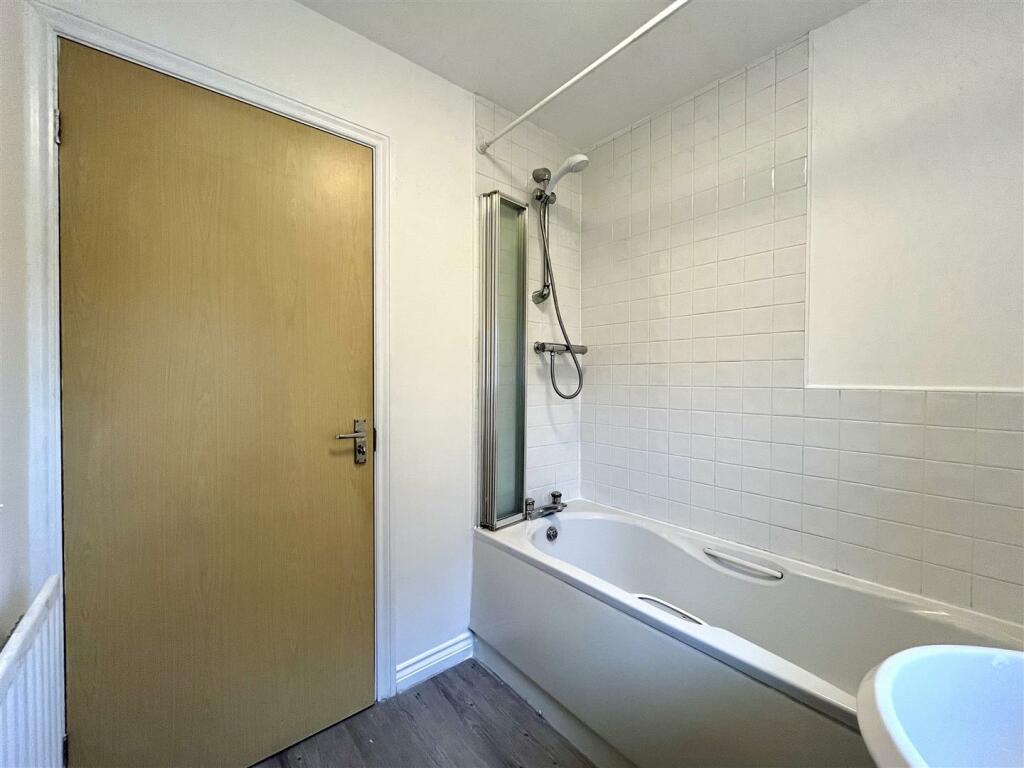 Family Bathroom Aspect 2