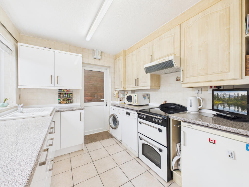 CAM02909G0-PR0484-STILL001