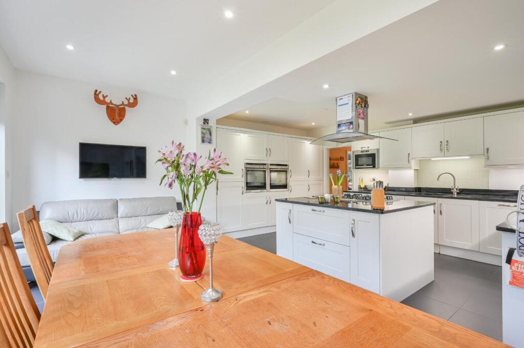 VERNON WALK, - (7).jpg