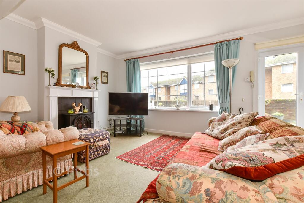 Lounge/ Dining Room
