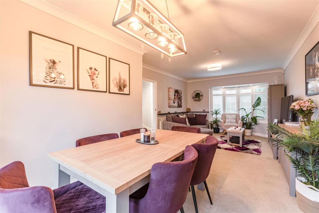 143 High Road, Byfleet, KT14 7RJ - 12.jpg