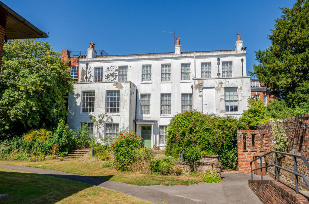 1318837-4-686e4db...