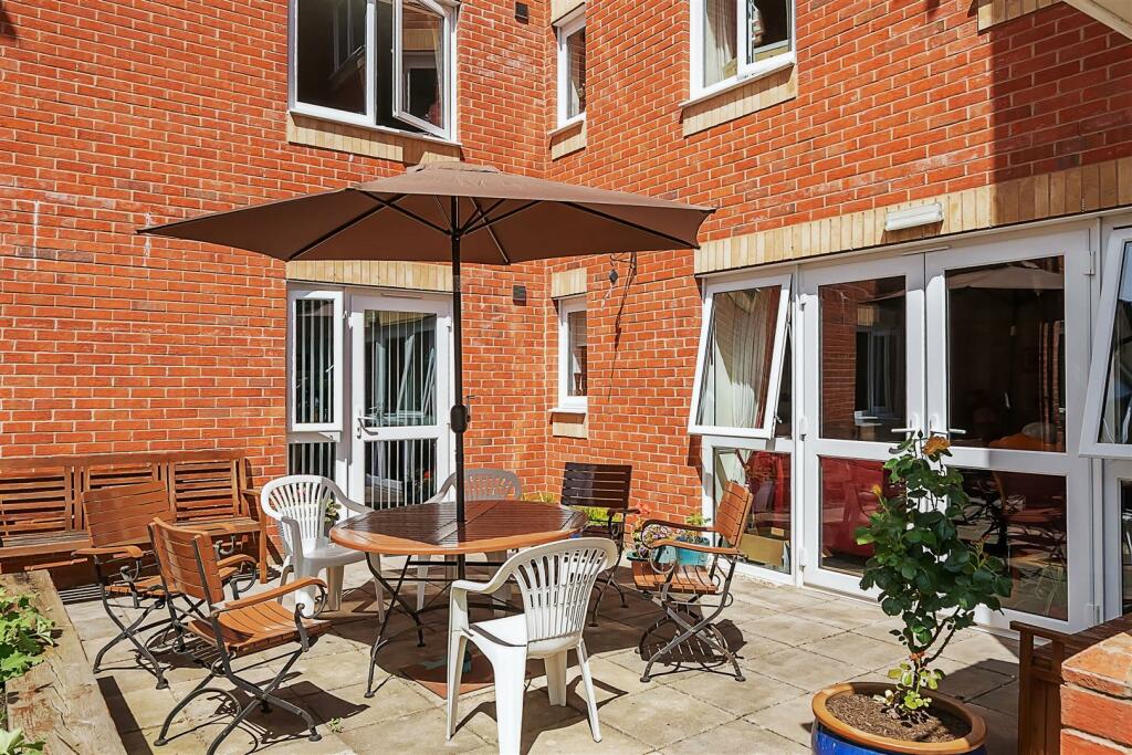 Owners Patio Area (3).jpg