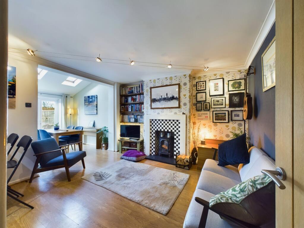 CAM02023G0-PR0112-STILL026