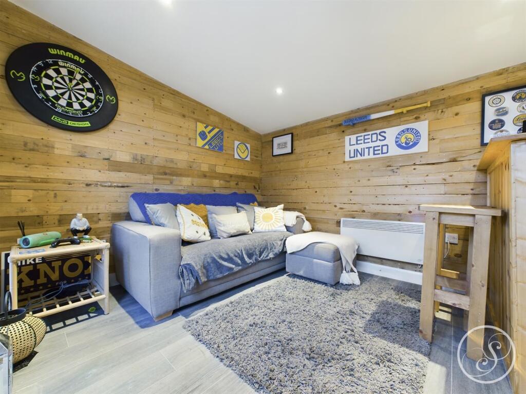 SUMMER HOUSE