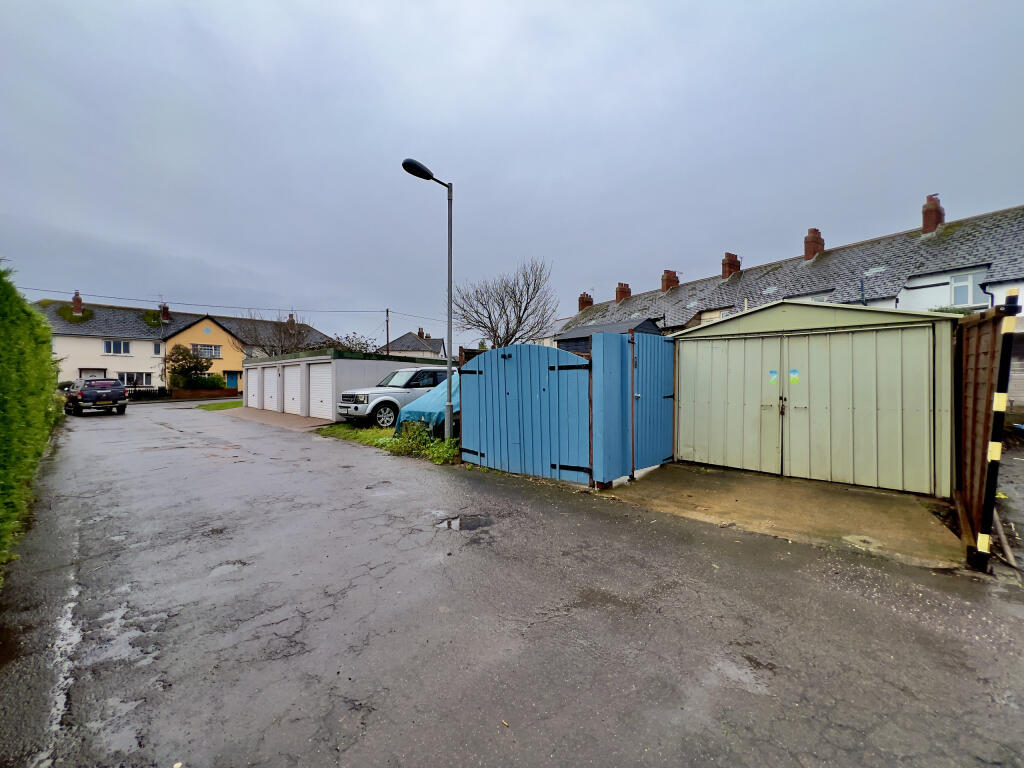 Garage &amp; gated parking