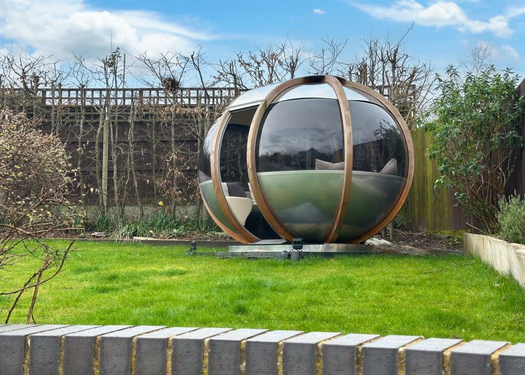 GARDEN POD