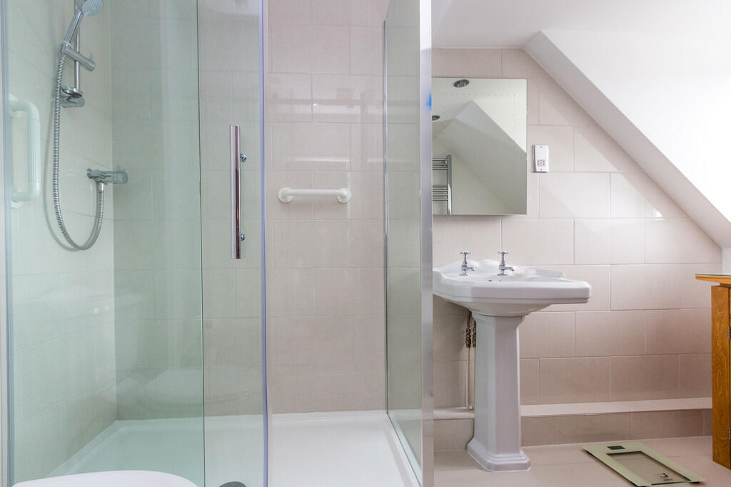 Ensuite shower ro...
