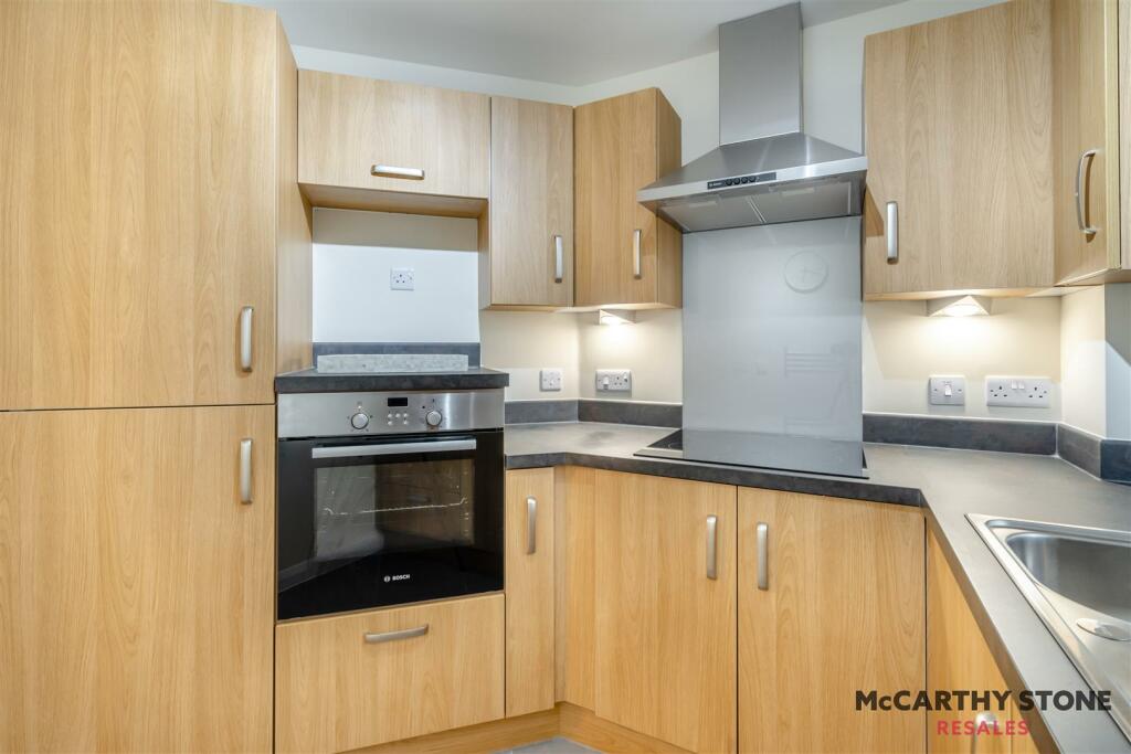 8583526-interior12.jpg