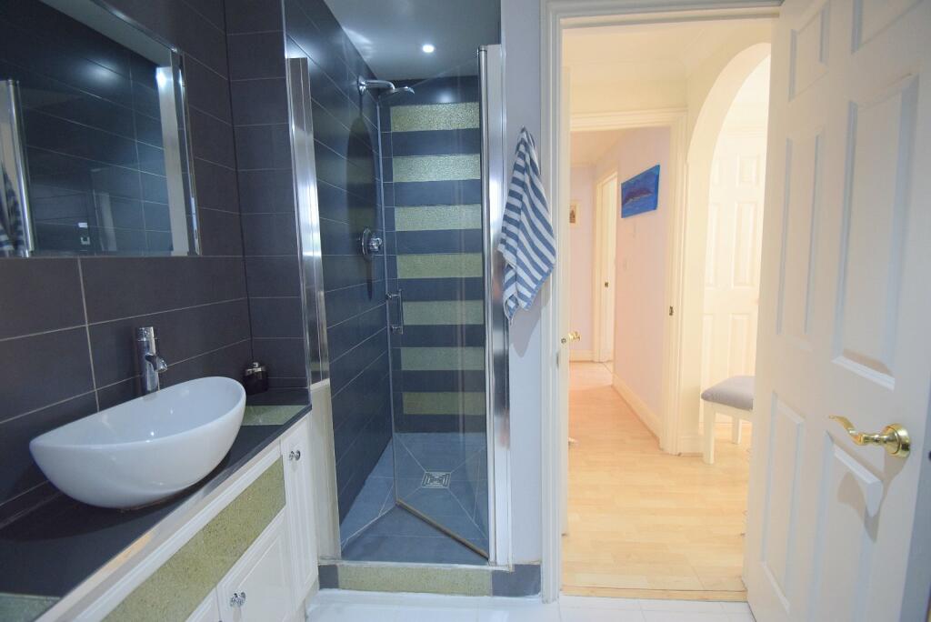En-Suite Shower