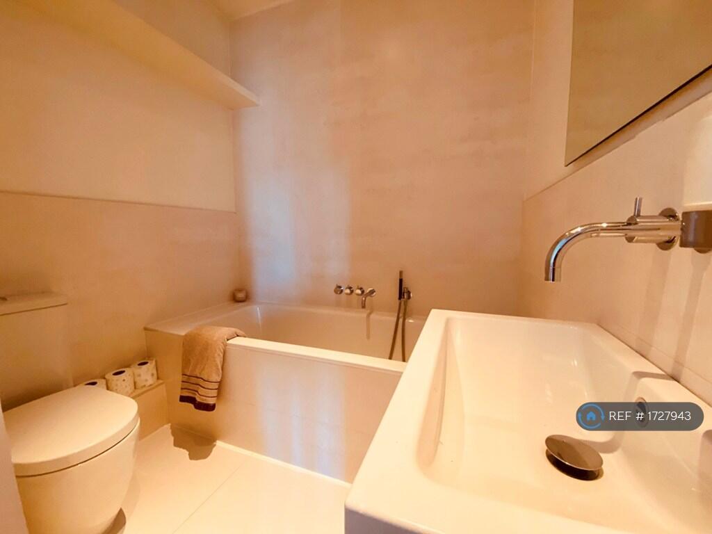 Hotel Spa Style Bathroom And An Ensuite