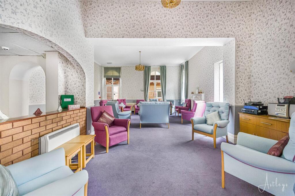 The Communal Loung &amp; Dining Area