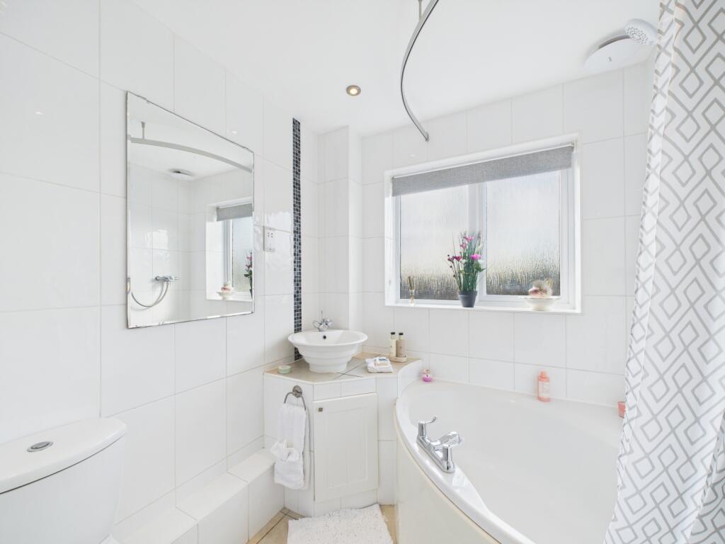 CAM02023G0-PR0127-STILL015