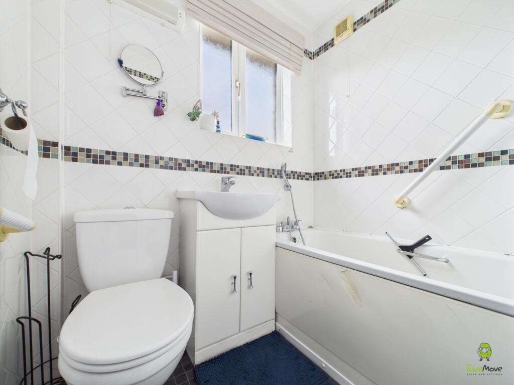 CAM03779G0-PR0271-STILL002