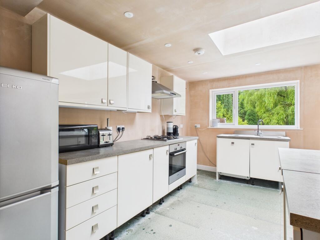 CAM03729G0-PR0101-STILL018