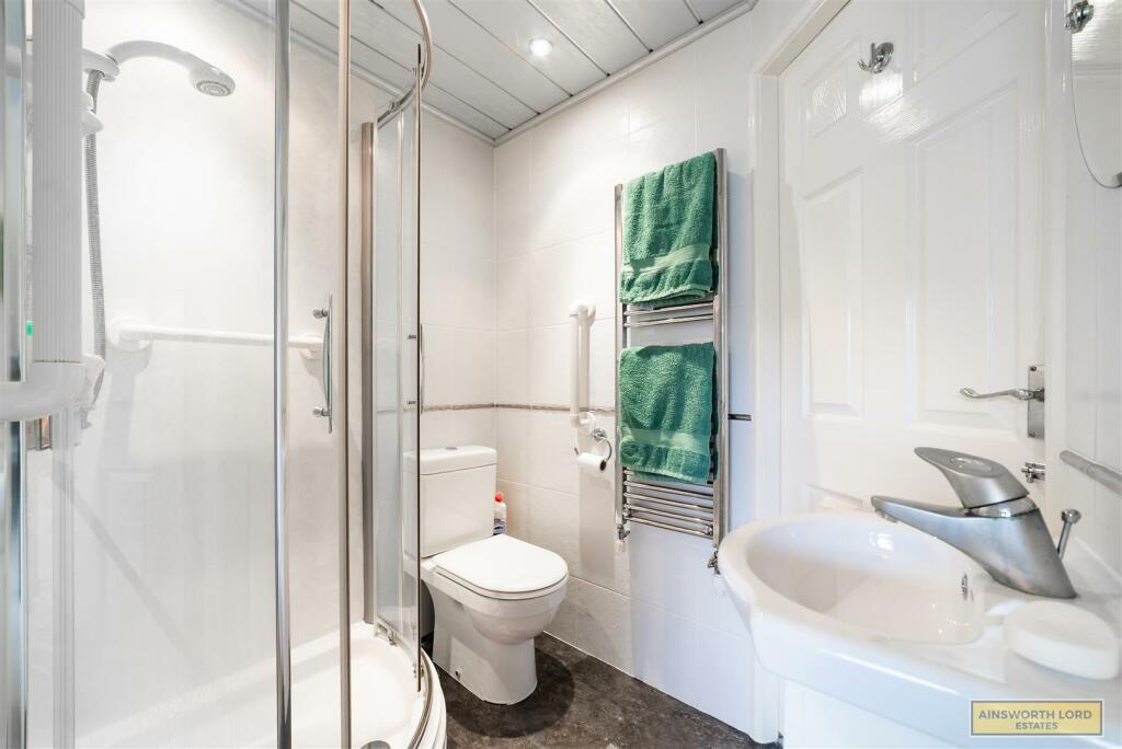EN SUITE