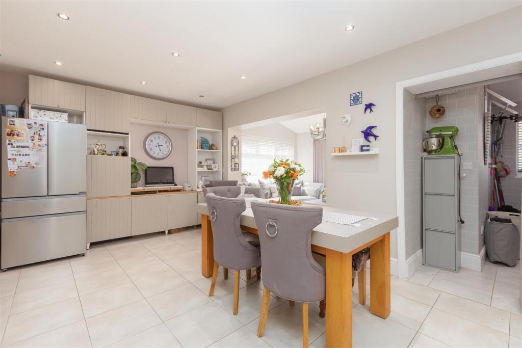 48 NAIRN ROAD-16.jpg