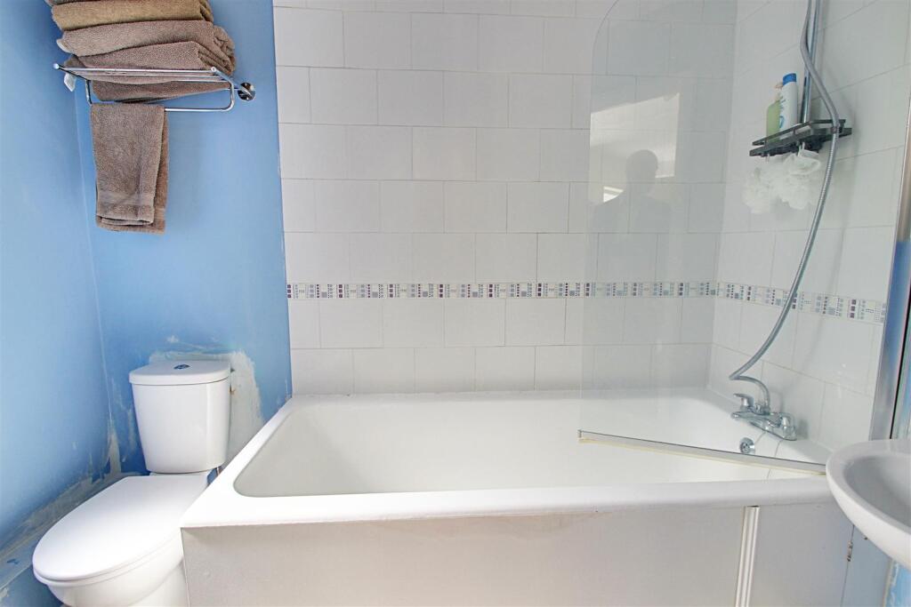 Family Bathroom.jpg