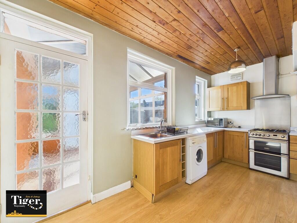 CAM02176G0-PR0534...